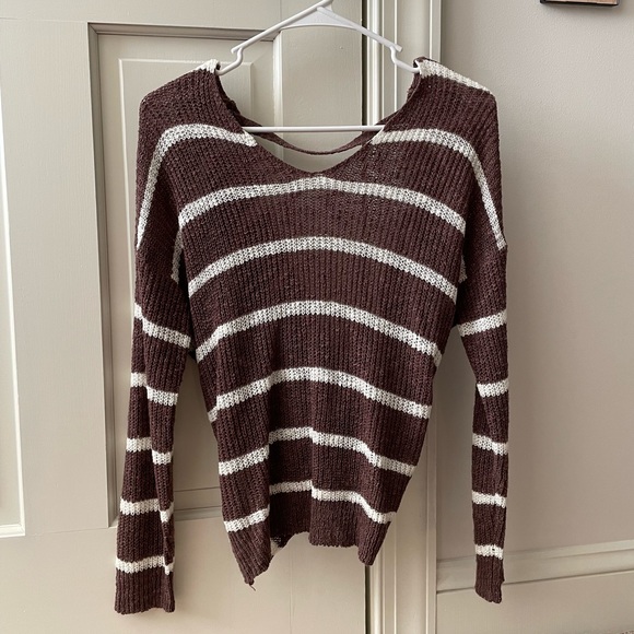 Charlotte Russe Open-back Sweater - Picture 3 of 5